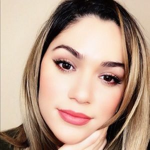 Meet your Posher, Yoanna